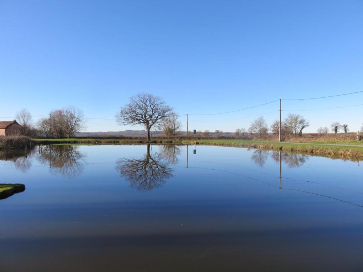 Gîte Louroux-de-Bouble, 4 pièces, 6 personnes - FR-1-489-5 Extérieur photo