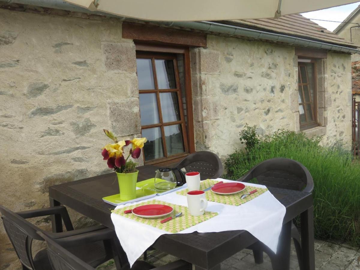 Gîte Louroux-de-Bouble, 4 pièces, 6 personnes - FR-1-489-5 Extérieur photo